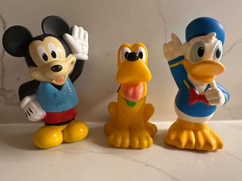 Disney Junior Mickey Mouse Bath Toy Set by Just Play! Mickey Mouse Donald Duck